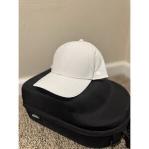 *Brand New* No TagMelin White A-GAME HYDRO Performance Snapback Hat 56cm